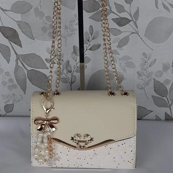 Like New White sparkle crossbody with detachable keychain charm nwot - Picture 4 of 6